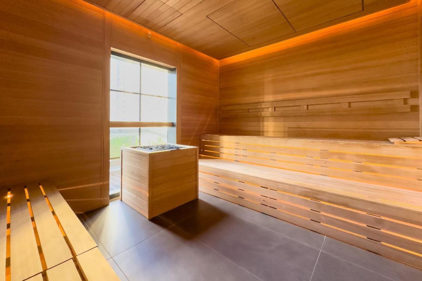 3013 Kaseya Center For 4 People With Pool And Gym Miami