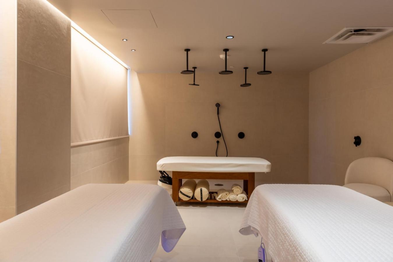 Hébergement de vacances 3013 Kaseya Center For 4 People With Pool And Gym