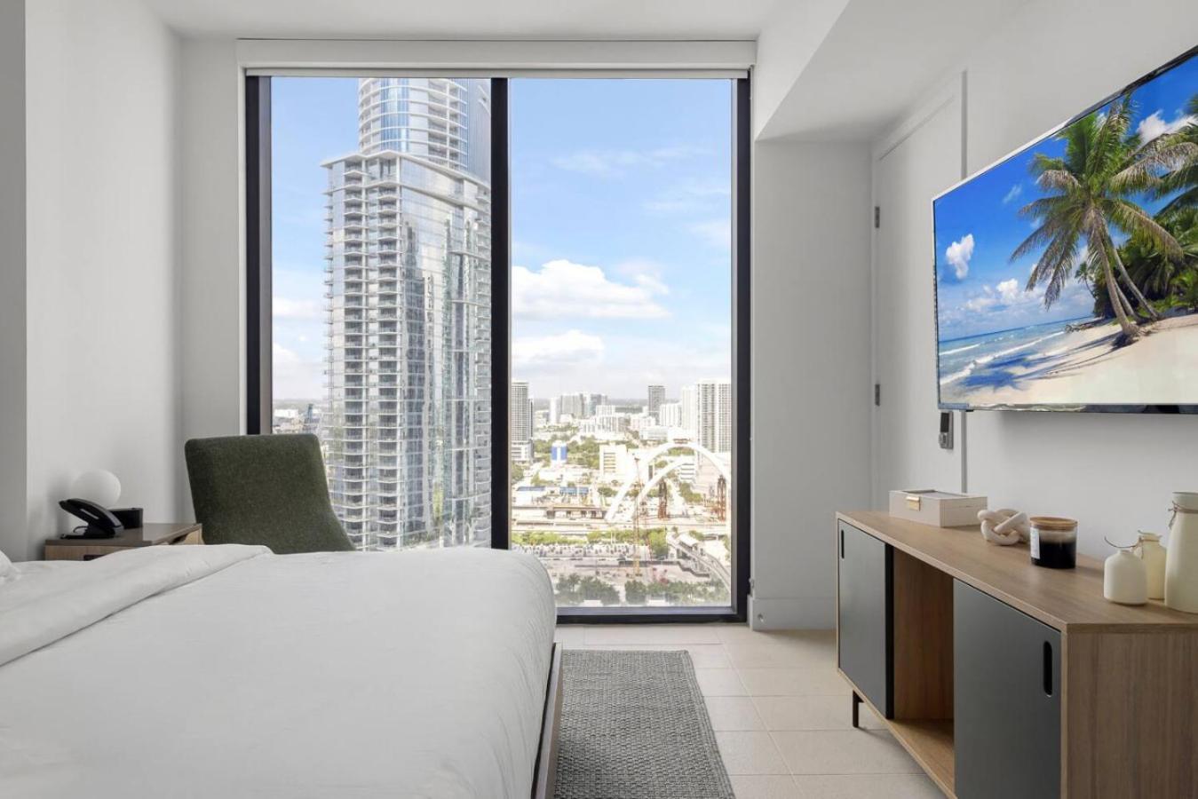 3013 Kaseya Center For 4 People With Pool And Gym *