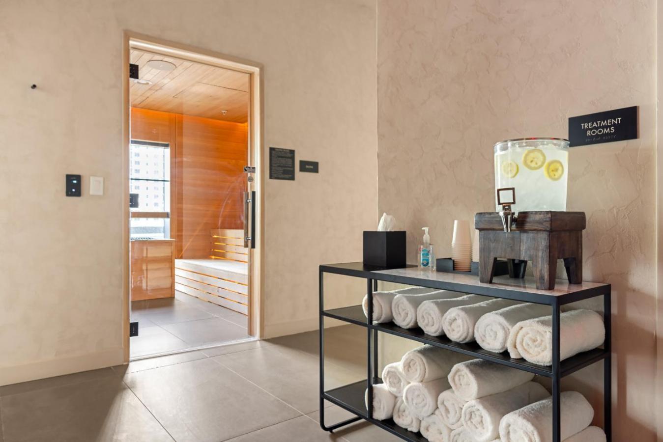 3013 Kaseya Center For 4 People With Pool And Gym * Miami
