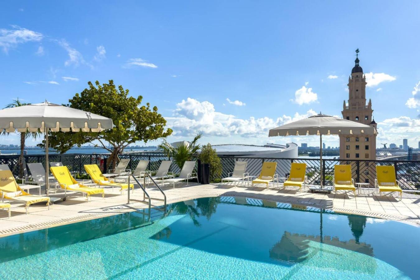 3013 Kaseya Center For 4 People With Pool And Gym Miami