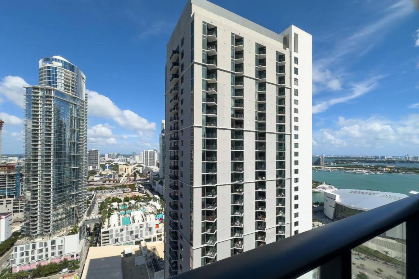 Hébergement de vacances 3013 Kaseya Center For 4 People With Pool And Gym Miami