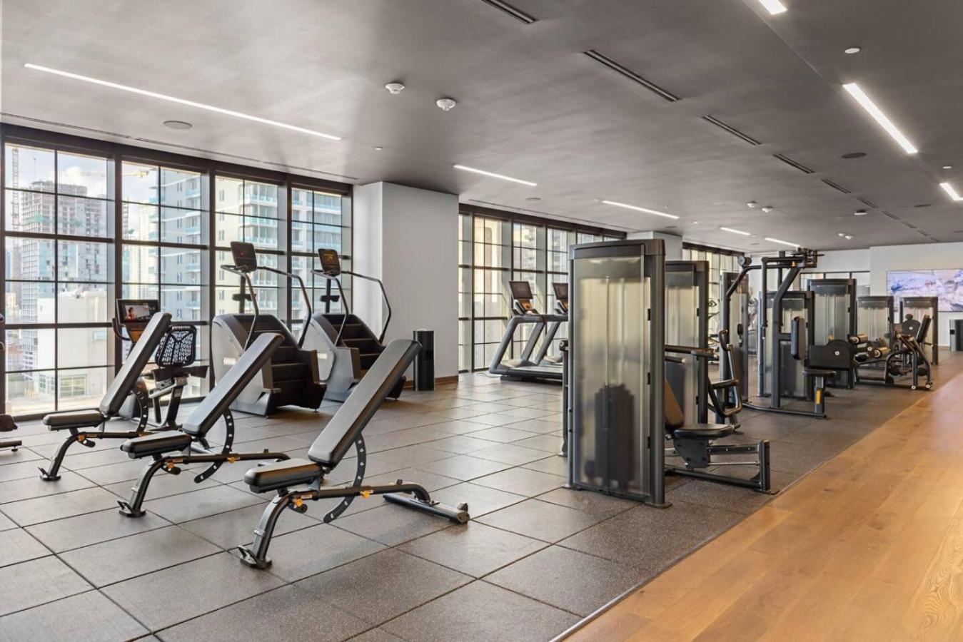 3013 Kaseya Center For 4 People With Pool And Gym