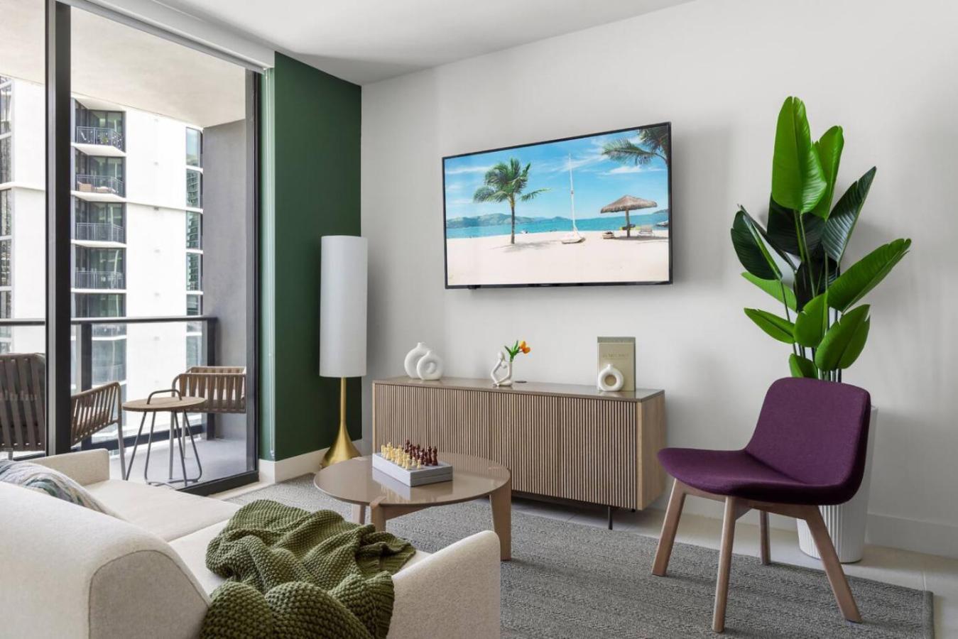 3013 Kaseya Center For 4 People With Pool And Gym *