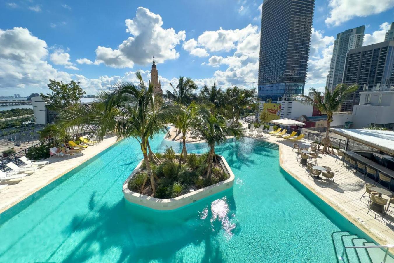 3013 Kaseya Center For 4 People With Pool And Gym *